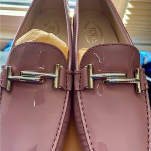 NEW Tod's Women's Coral Loafers